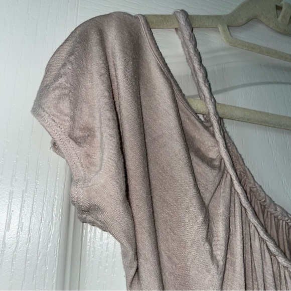 2B BEBE COLD SHOULDER Taupe Top Size Small - Picture 4 of 9
